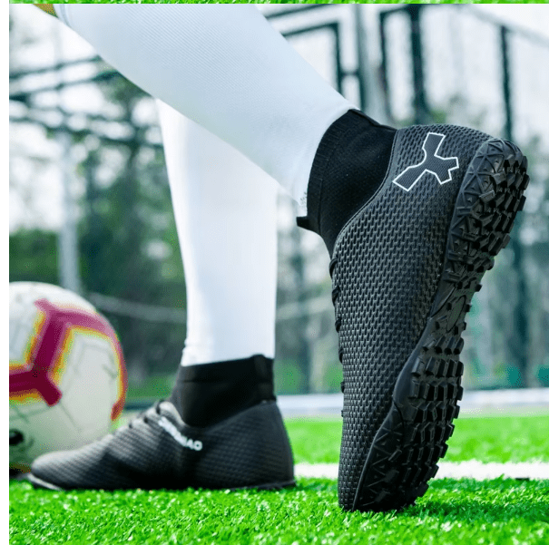 Chaussure arbitre foot : Turf ou semelles multi - crampons TF → terrains synthétiques. - Foot Expert
