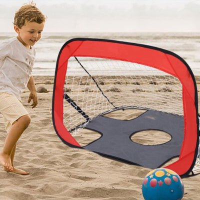 Enfant joue avec Cage de foot | Liga-But