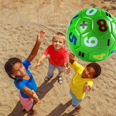 Famille  joue avec ballons de football FunKids - Vert