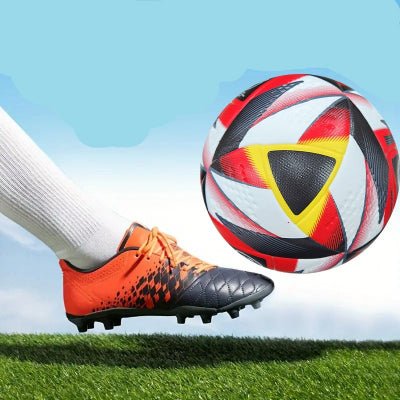 Joueur-de-foot-joue-avec-Ballon-de-foot-Pro-One-For-Ever