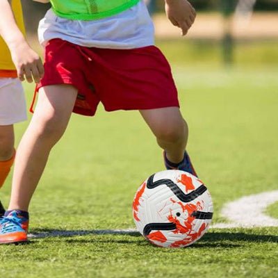 Joueur_joue_avec_ballons de football 