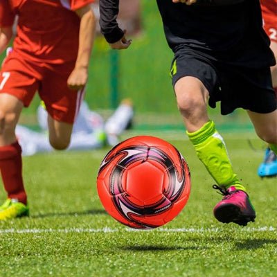 Joueurs  jouent avec ballon foot | Super-Perfection Foots Experts  