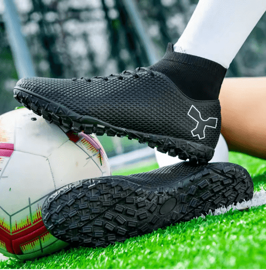 Chaussure arbitre foot : Turf ou semelles multi - crampons TF → terrains synthétiques. - Foot Expert