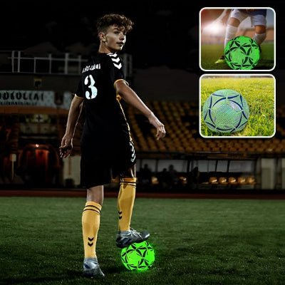 Joueur professionnel joue avec ballon foot