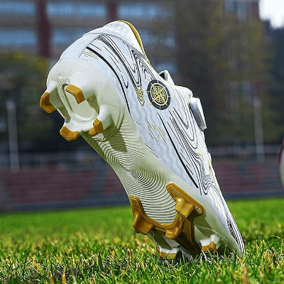 un design audacieux des chaussures de football 